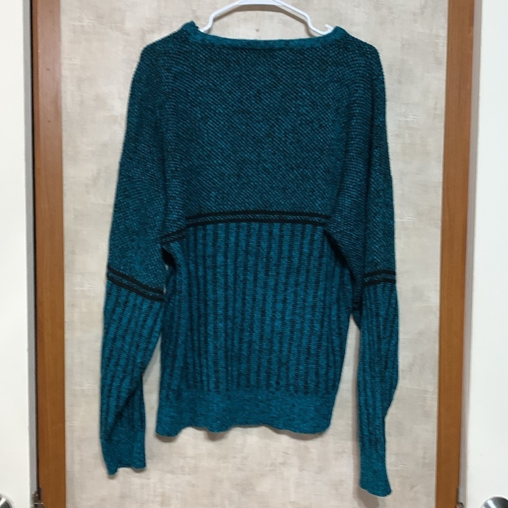 Sweater Graphic women’s sweater size large - Picture 4 of 4